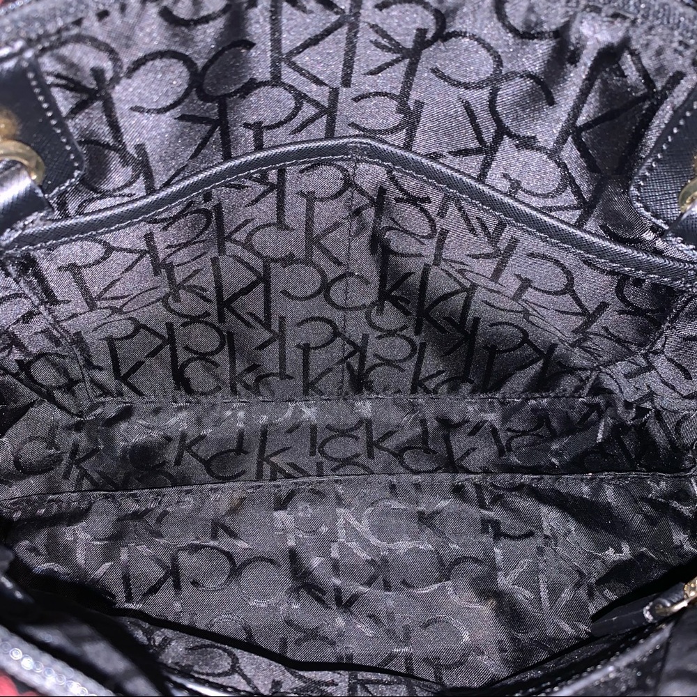 Calvin Klein Gold Chain Shoulder Bag With A Red Monogram Logo And Zipper - Picture 8 of 10